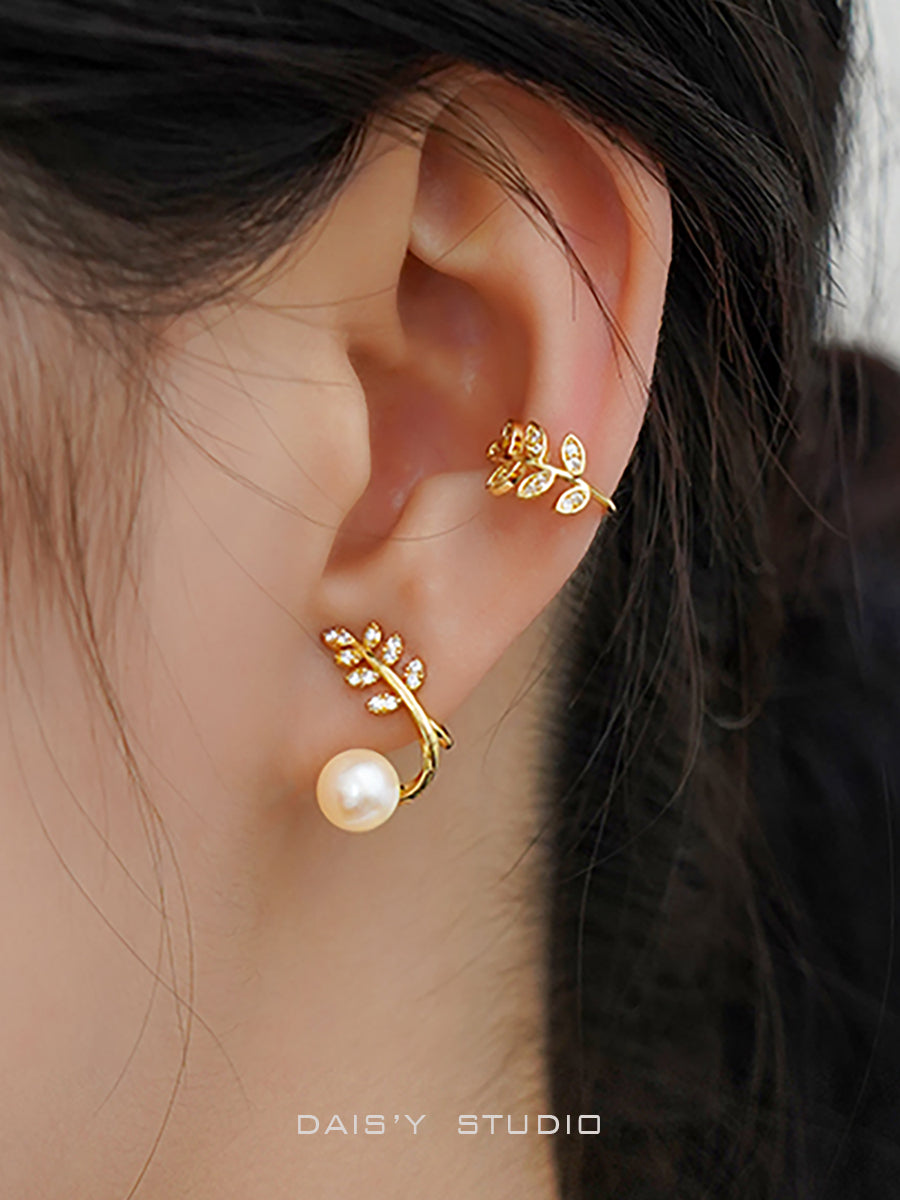 Pearl Small Leaf Ear Clip