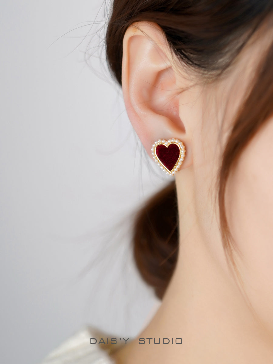 Red Velvet Love Pearl Earless Piercing Earrings