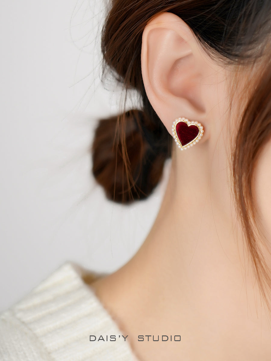 Red Velvet Love Pearl Earless Piercing Earrings