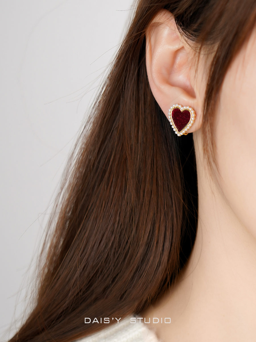 Red Velvet Love Pearl Earless Piercing Earrings