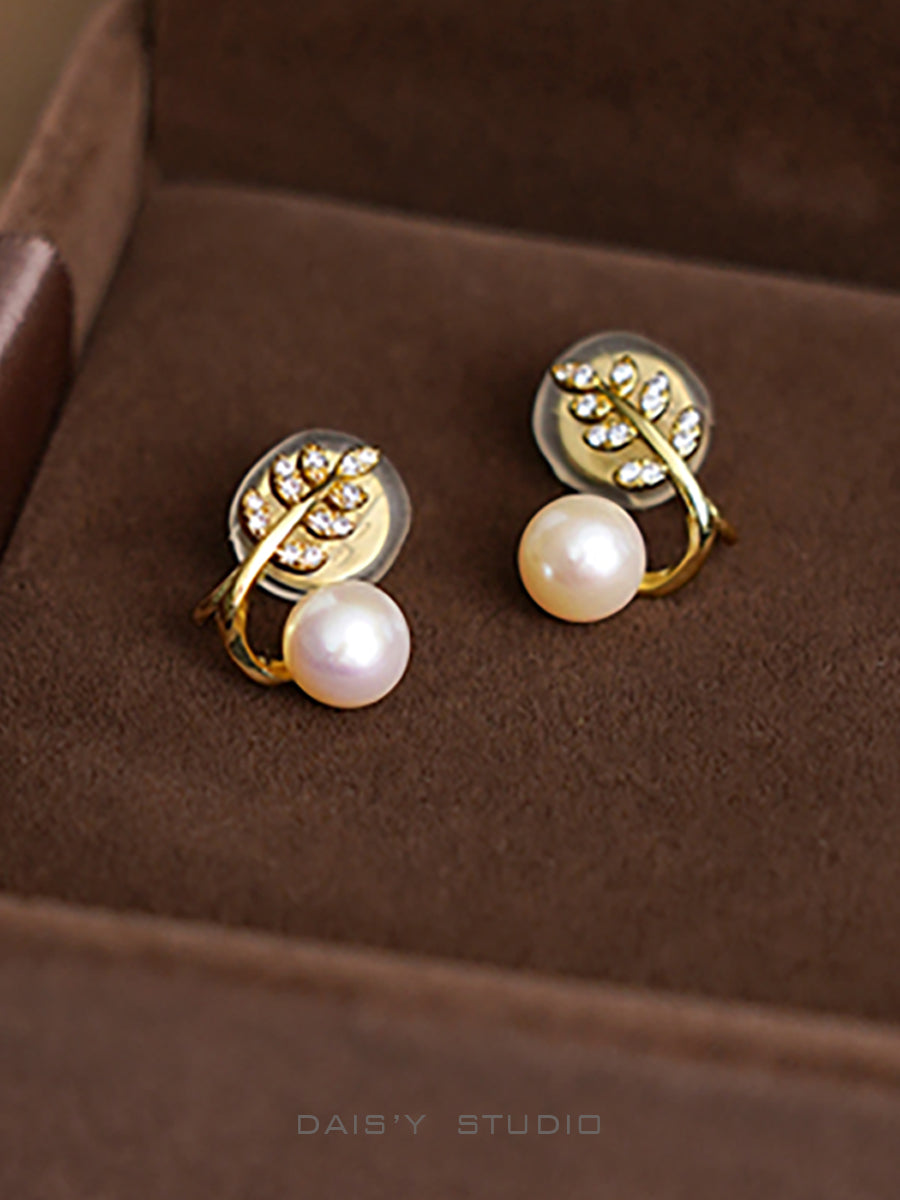 Pearl Small Leaf Ear Clip