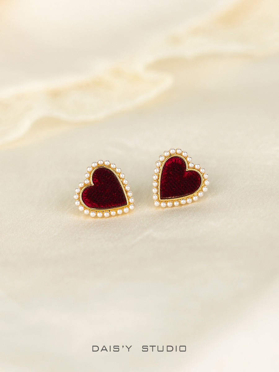 Red Velvet Love Pearl Earless Piercing Earrings